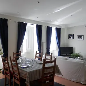 cozy-apartment-in-center.hotels-lisbon-portugal.com/